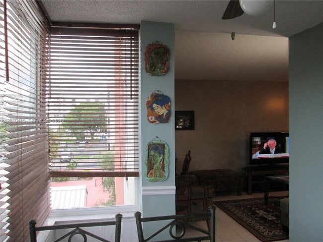 Building Photo - 250 180th Dr