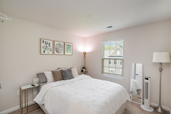 Building Photo - Premier End-Unit Townhome in Valley Run: A...