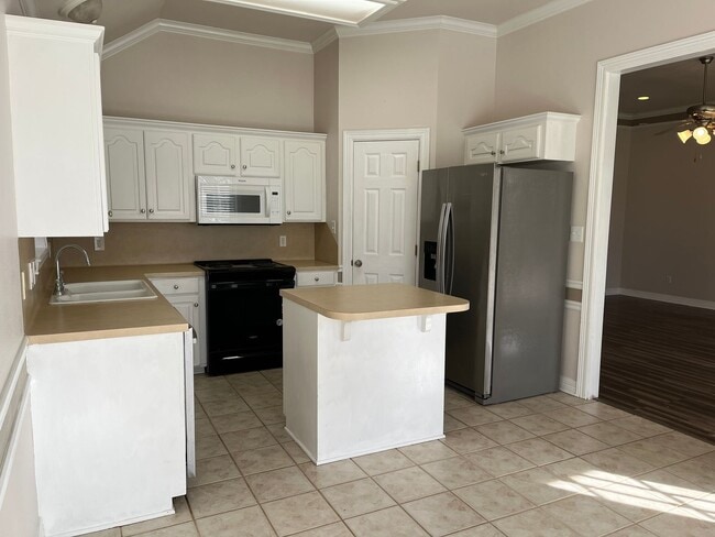 Building Photo - 2457 Brookside Dr