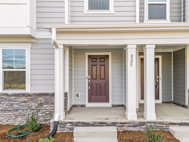 Building Photo - 825 Basswood Gln Trl