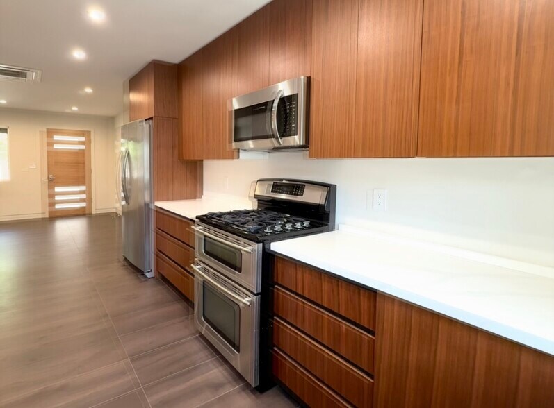 Building Photo - 4063 Huron Ave