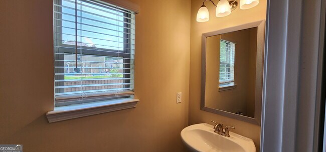 Building Photo - 525 Twelve Oaks Dr