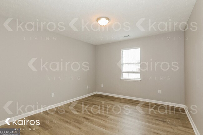 Building Photo - 415 Deer Park Dr