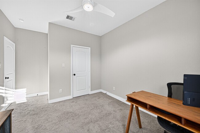 Building Photo - 1610 Bear Spring Dr