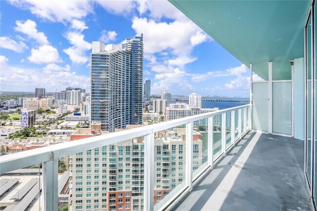 Building Photo - 1900 N Bayshore Dr