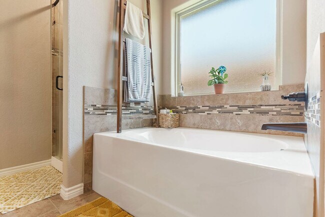 Building Photo - Half Off First Months Rent!!!