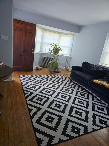 Primary Photo - 160 Morton Ave