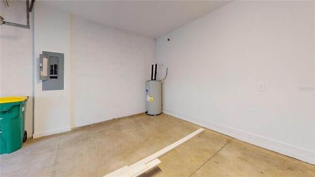 Building Photo - 7773 Lakes Edge Ln