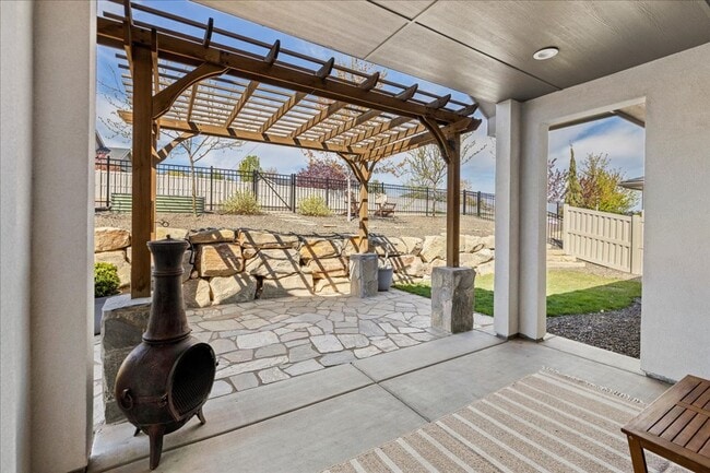 Building Photo - 5 Bed 3 bath Golf Course Neighborhood
