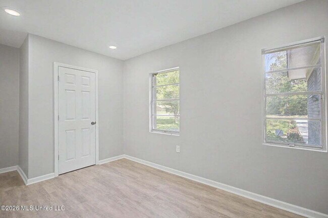 Building Photo - 3 bed close to D'Iberville!
