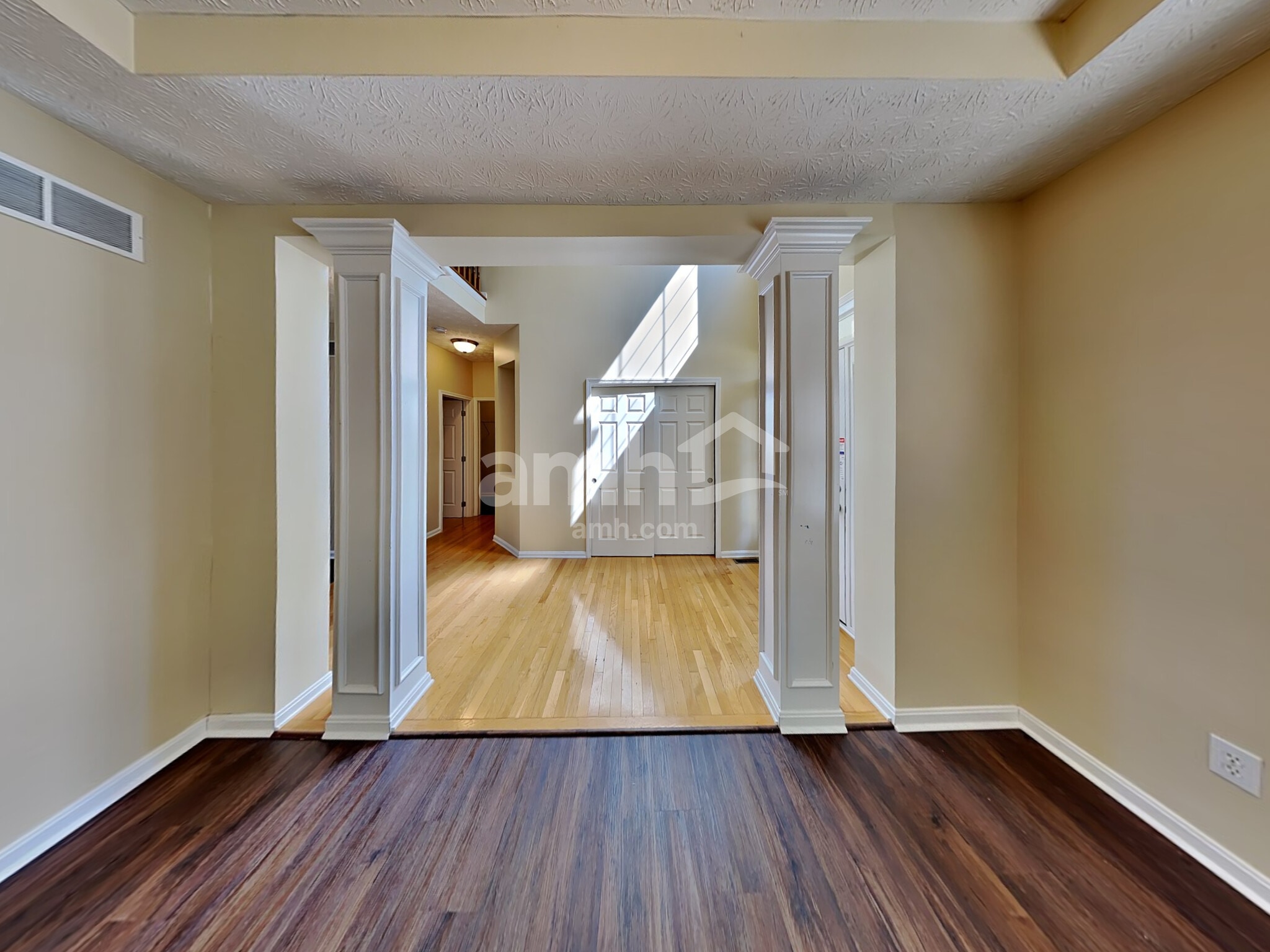 Building Photo - 10136 Corona Ln