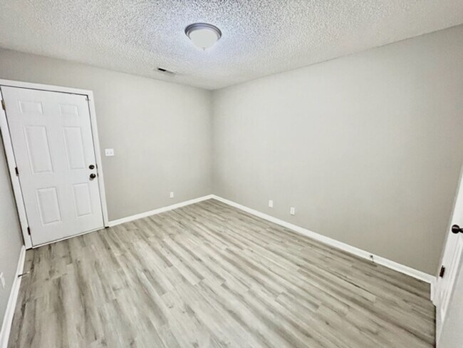 Building Photo - 4304 Chalet Cir