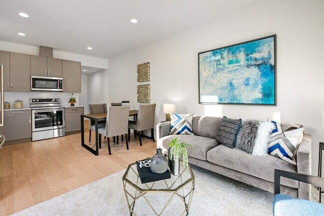Building Photo - 2Bd/2Ba Seattle Townhouse