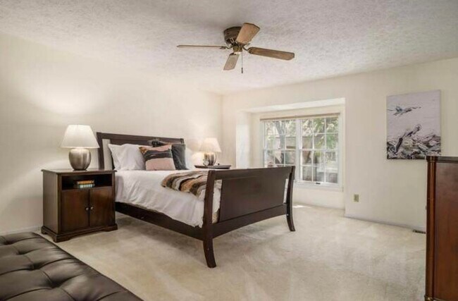 Building Photo - 1681 Saint Albans Ct