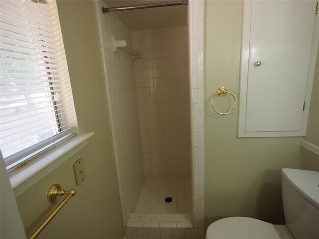 Building Photo - 809 Maryland Dr