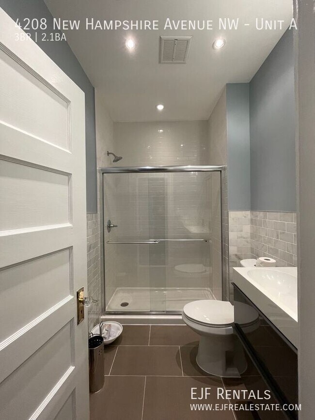 Building Photo - 4208 New Hampshire Ave NW