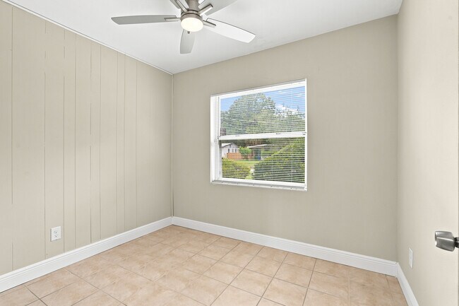 Building Photo - 1704 Paine Ave