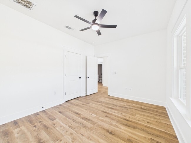 Building Photo - 333 Shoal River Dr