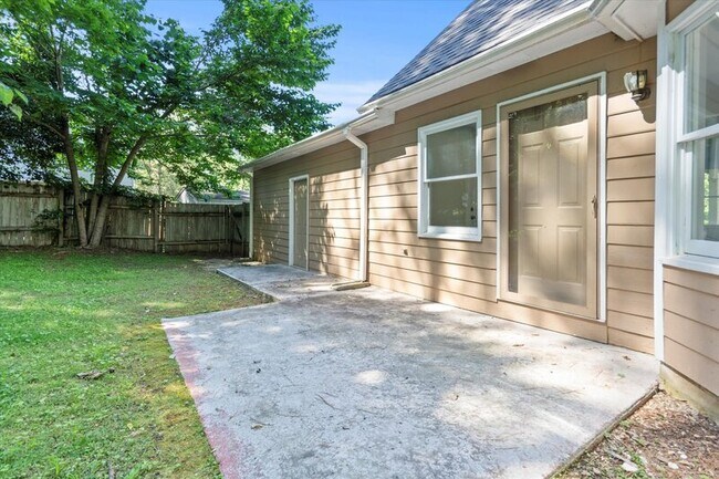 Building Photo - 233 Pine Ridge Rd