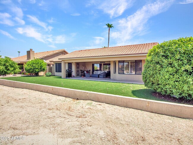 Building Photo - 9343 W Escuda Dr