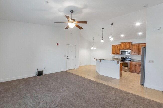 Building Photo - Beautiful 3 Bedroom 2 Bath Condo in Torino Village in North Orem