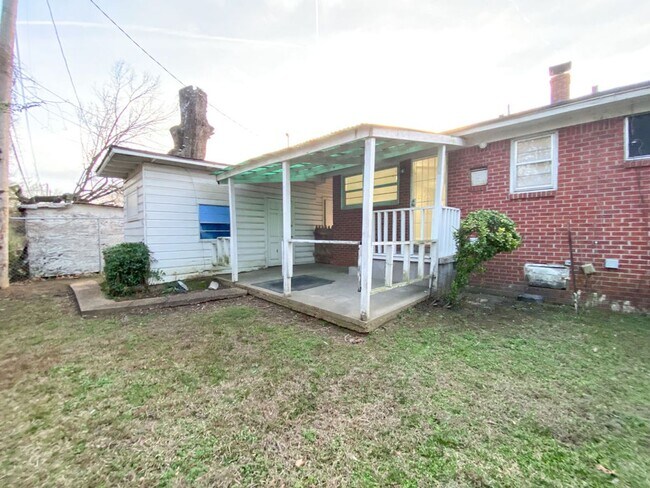 Building Photo - 3 bedroom, 2 bath near Quince and Perkins