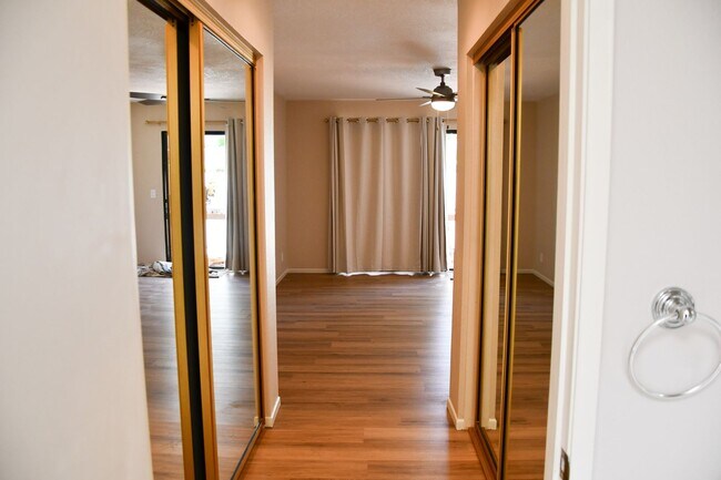 Building Photo - Newly remodeled and updated