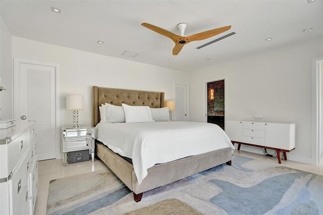 Building Photo - 2514 Yacht Club Blvd