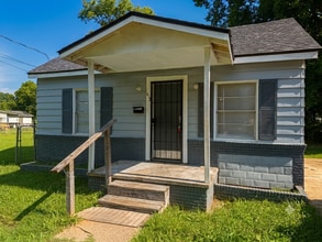 Building Photo - Central Bossier - 3 Bed 1  Bath - Housing Vouchers Accepted!