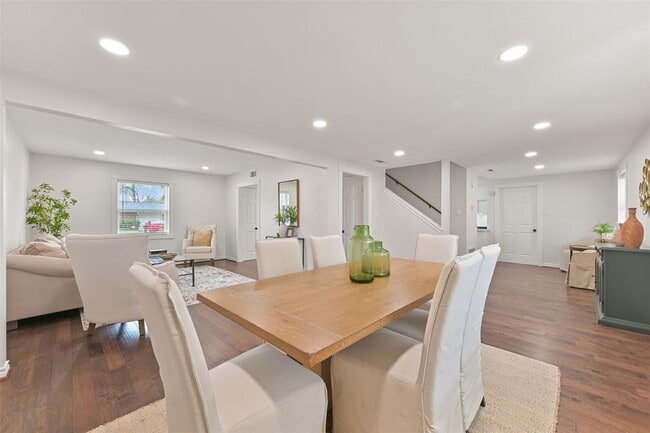 Building Photo - 2511 Blue Willow Dr