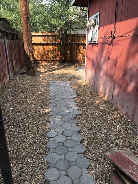 Backyard walkway. - 1132 Parkview Street