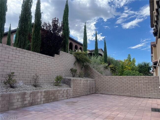 Building Photo - 477 Astillero St