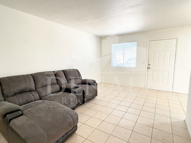 Building Photo - 2061 S Apache Dr