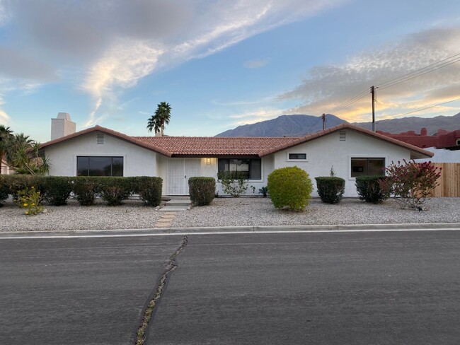 Building Photo - La Quinta Cove Gem