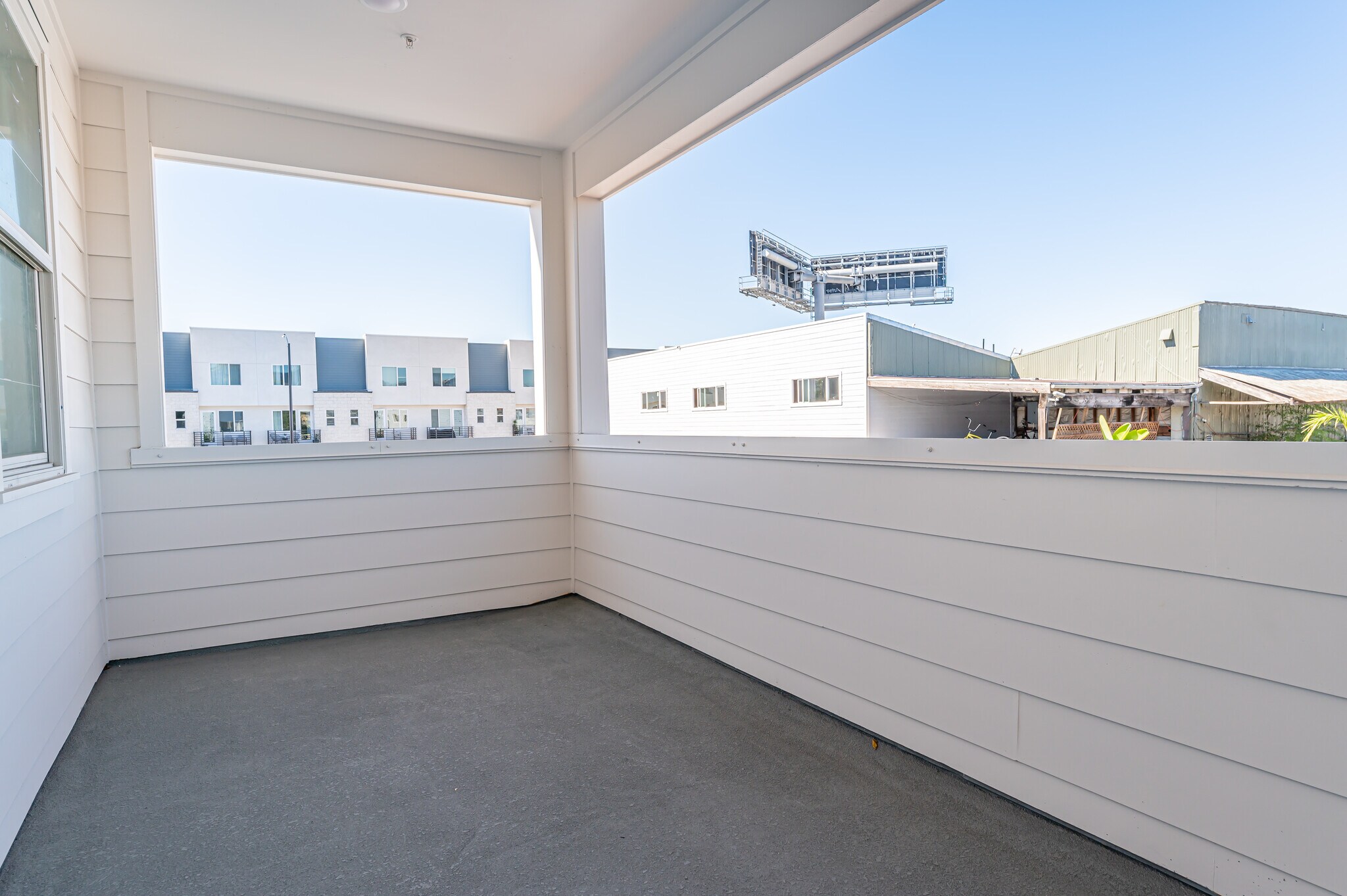 Private Deck - 919 39th Ave