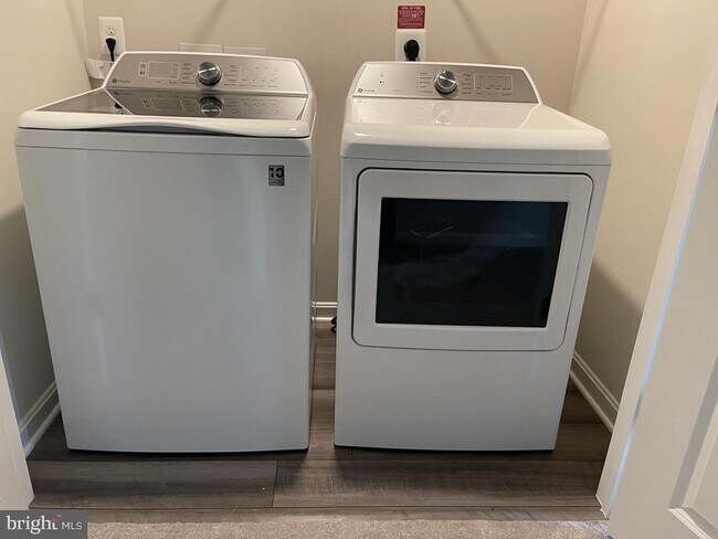 Building Photo - 123 Tye Ct