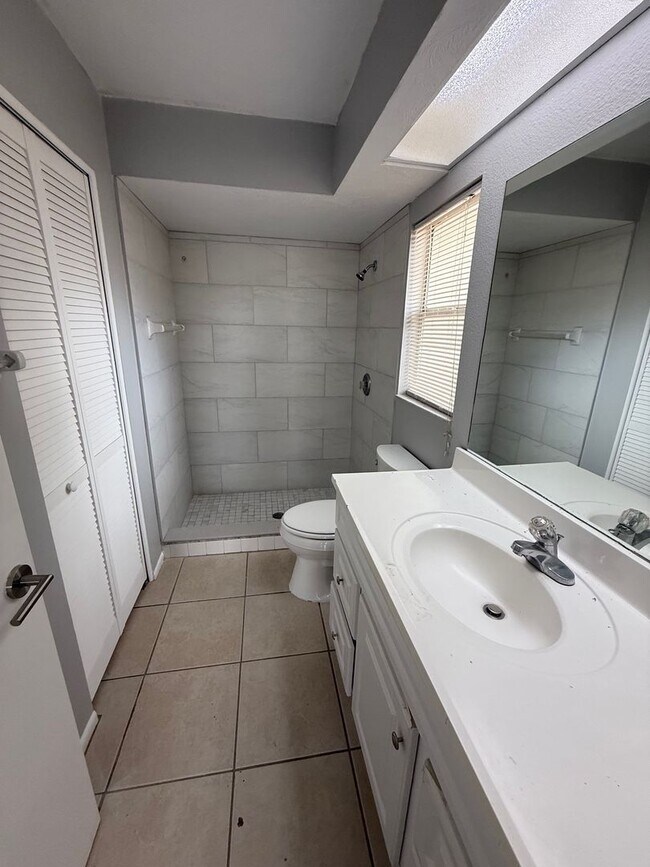 Building Photo - Centrally located 3/2 with 2 car garage. Pet friendly. Lawncare included.