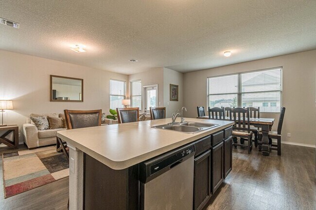 Building Photo - 9427 Somers Bend