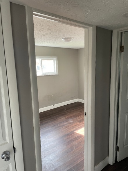 Building Photo - 3631 Cushing Dr