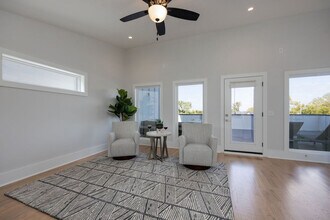 Building Photo - 521 Camden Dr