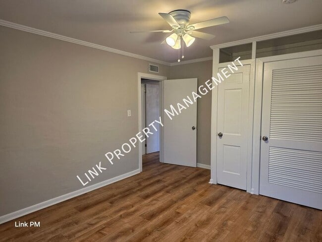 Building Photo - 3731 Knollwood Dr