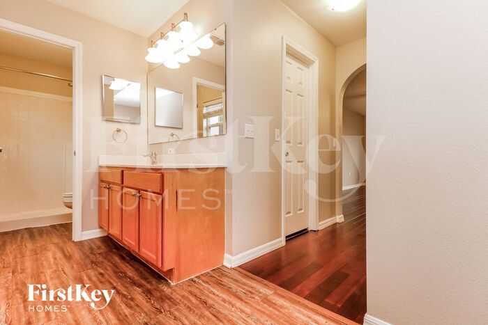 Building Photo - 3813 Sleepy Hill Oaks Loop