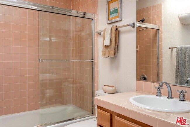 Building Photo - 1256 Cravens Ln