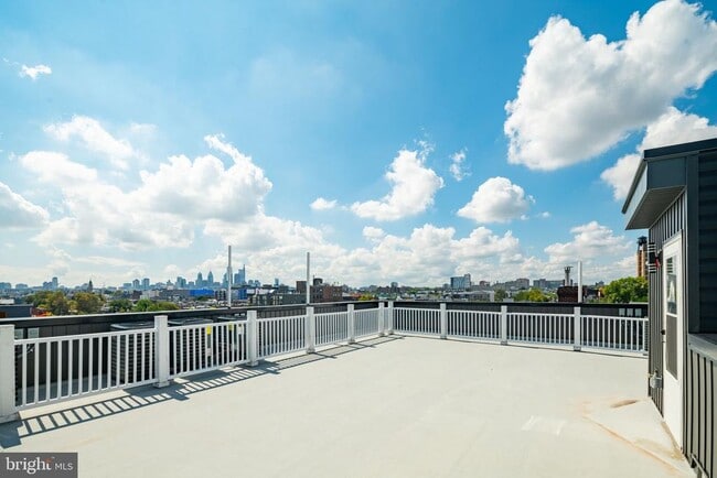 Building Photo - 2000 N Front St