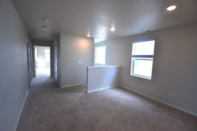 Building Photo - Beautiful Home in Cul De Sac!