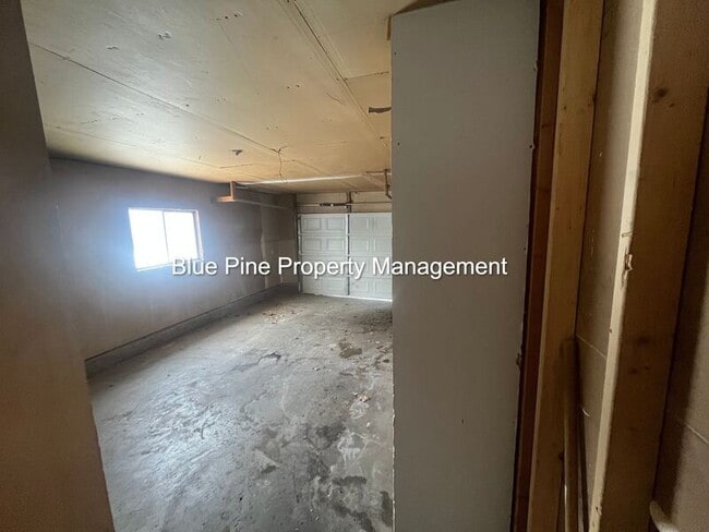 Building Photo - 353 E 15th St