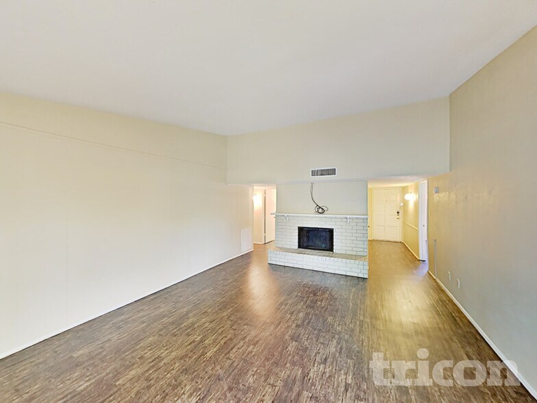 Building Photo - 5529 Kerry Ln