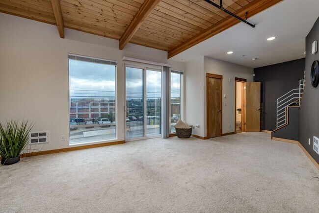 Building Photo - Stunning Downtown Condo