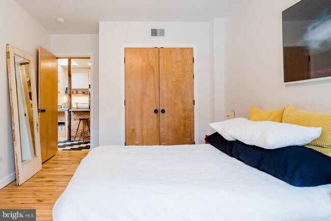 Building Photo - 1912 E Cumberland St