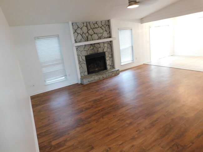 Building Photo - "Charming 3-Bed Oasis with Cozy Fireplace in Mount Pleasant"